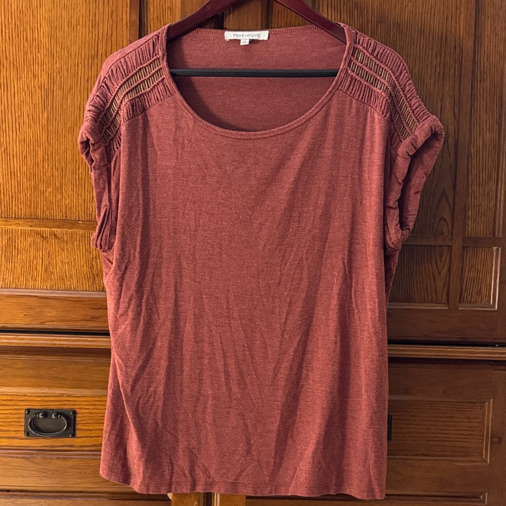 Rose & Olive Rust Short Sleeve Top Braided Shoulder Detail Cuffed Relaxed Fit